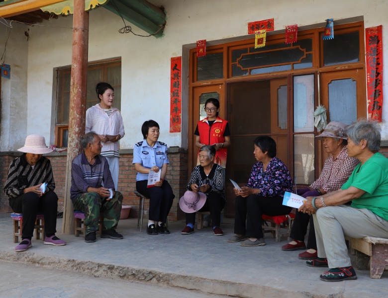 【深化“三抓三促”行动】宣化镇：法治课润透农家院 “实景事”